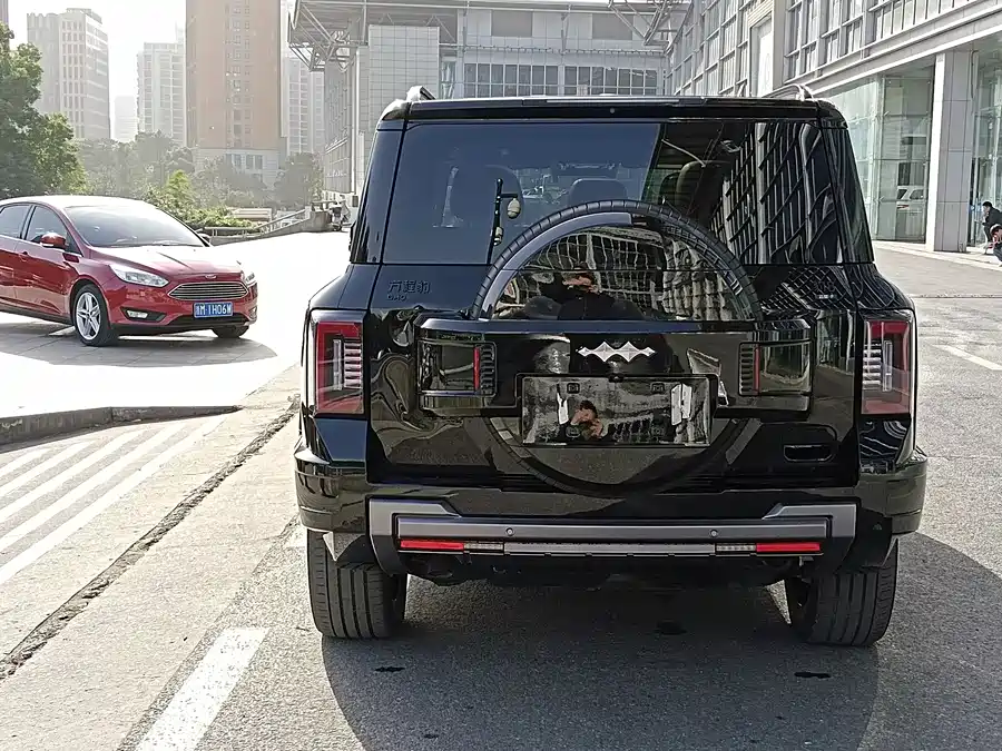 900x675_0_q87_c42_autohomecar__ChxpVWkmakKAWqUbAAokMeONkYs320.jpg.webp Used BYD Leopard 8 2025 Zhiyong flagship version 7 seats