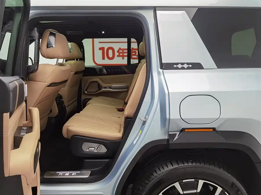 900x675_0_q87_c42_autohomecar__ChxpVWkoZc-AQGPQAAGOpVbKrZs948.jpg.webp Used BYD Leopard 8 2025 Zhiyong flagship version 7 seats