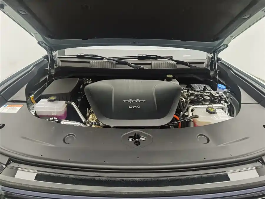 900x675_0_q87_c42_autohomecar__ChxpVWkoZcGABzBbAAG1J6bdtFA781.jpg.webp Used BYD Leopard 8 2025 Zhiyong flagship version 7 seats