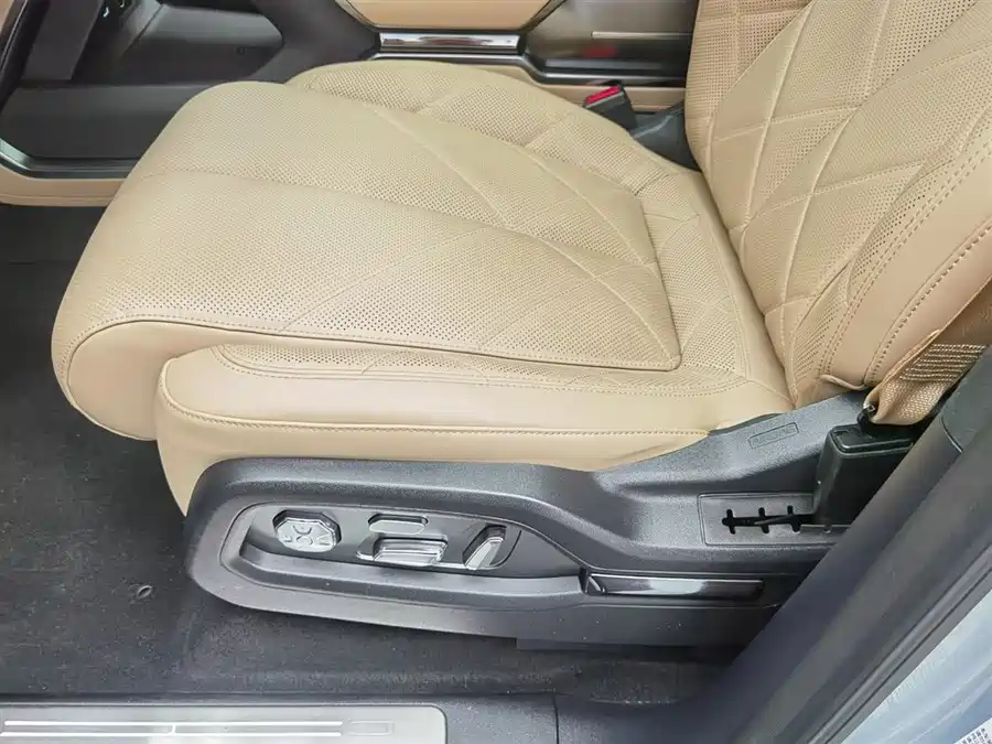 900x675_0_q87_c42_autohomecar__ChxpVWkoZdWAOglPAAIdoxXDzMc156.jpg.webp Used BYD Leopard 8 2025 Zhiyong flagship version 7 seats