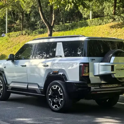 900x675_0_q87_c42_autohomecar__ChxpVWkpDzmAXF-LAAkM8sSwwEY911.jpg.webp Used BYD Leopard 8 2025 Zhiyong flagship version 7 seats