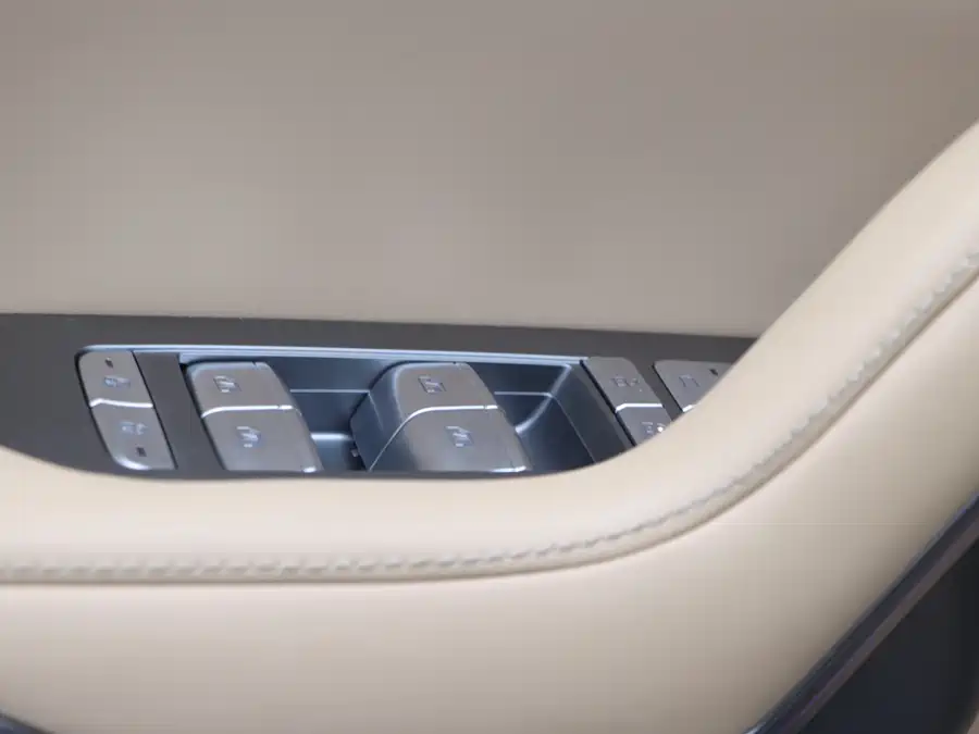 900x675_0_q87_c42_autohomecar__ChxpVWkpFWeASayvAAR18jePKQ8076.jpg.webp Used BYD Leopard 8 2025 Zhiyong flagship version 7 seats