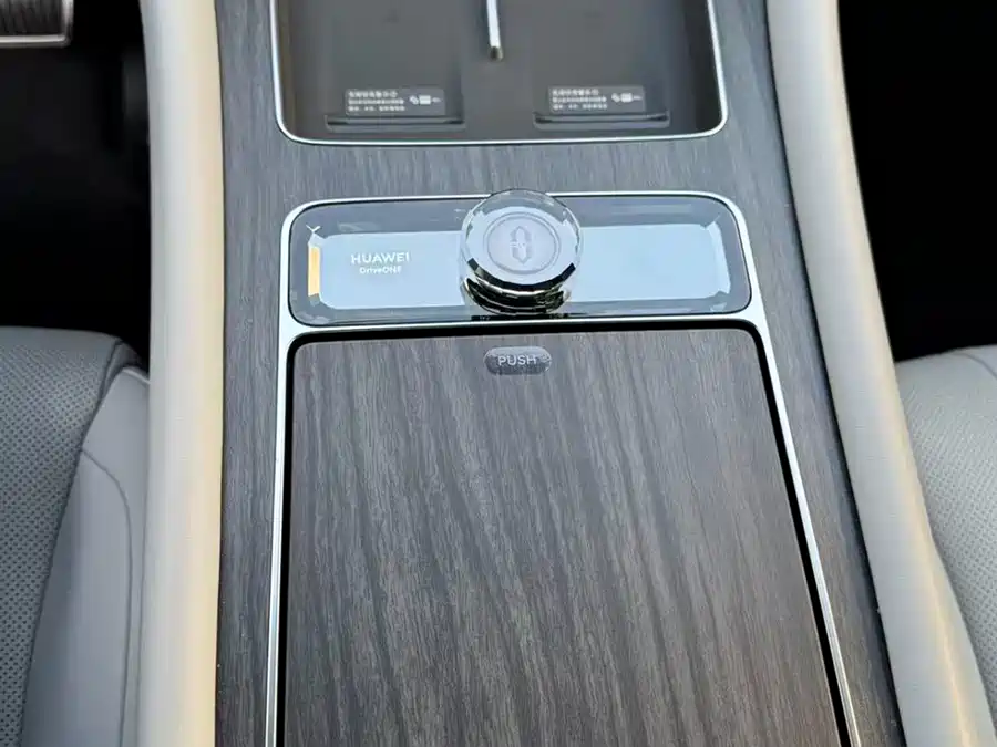 Used AITO M9 2024 pure electric Ultra version 100kWh 6-seater version