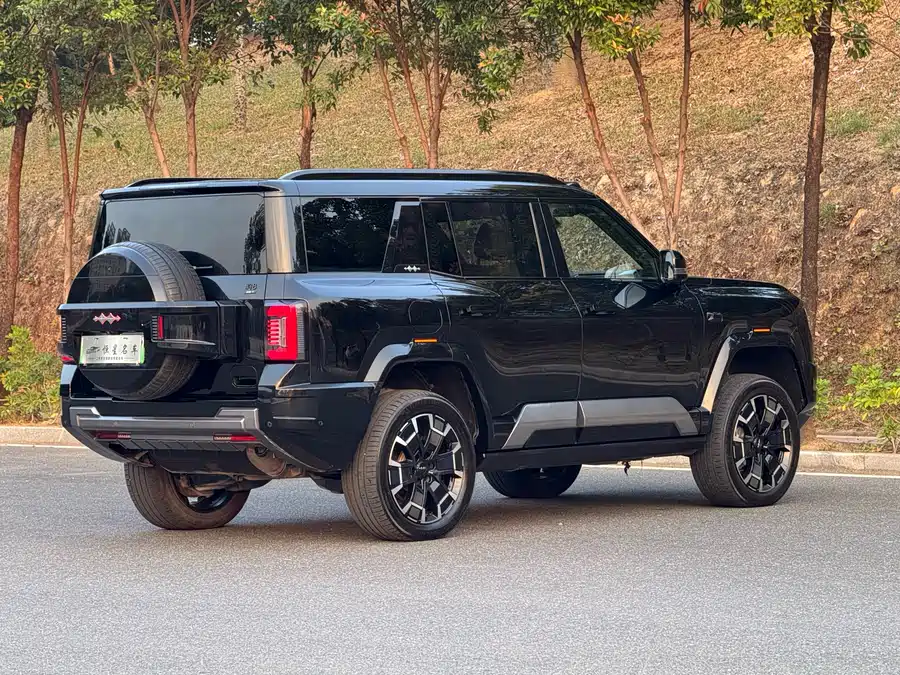 900x675_0_q87_c42_autohomecar__ChxpVWkxW7aADyGdABBT9MEWV5s639.jpg.webp Used BYD Leopard 8 2025 Zhiyong flagship version 7 seats