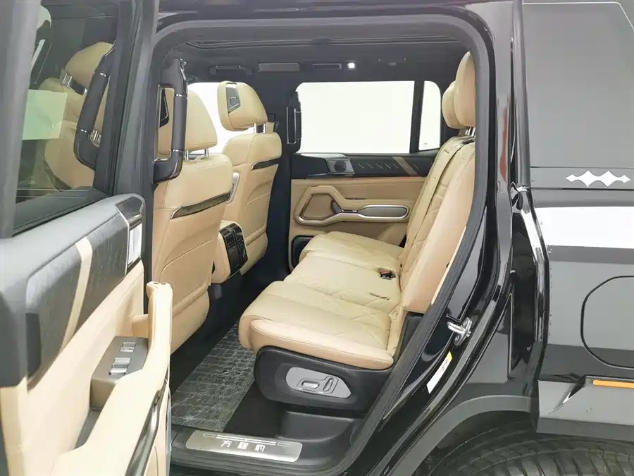 Used BYD Leopard 8 2025 Zhiyong flagship version 7 seats