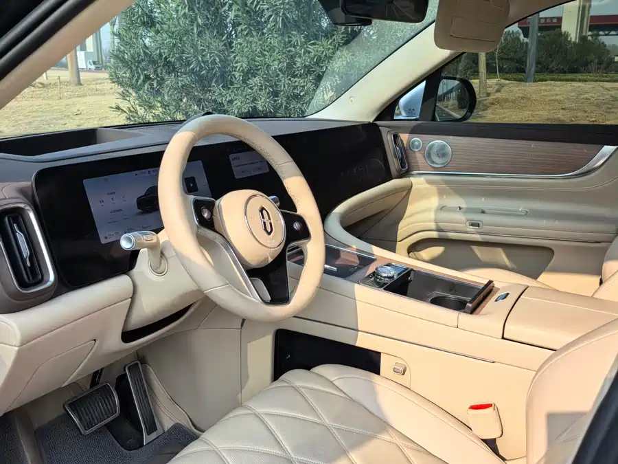 900x675_0_q87_c42_autohomecar__ChxpVWlA2ROAeuZxAAl6DgVVJDA800.jpg.webp Used AITO M9 2025 extended range Ultra version 52kWh 6-seater version