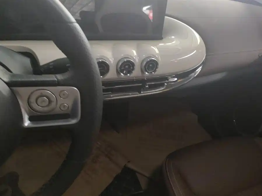 900x675_0_q87_c42_autohomecar__ChxpVWlAsJWAGby_AAEKWVUSrfo910.jpg.webp Used Wuling Bingo 2023 model 333km Yuexiang model