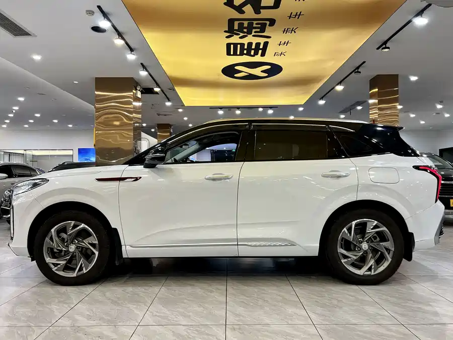 900x675_0_q87_c42_autohomecar__ChxpVWlCEJKAWrnNAAU435wskIQ165.jpg.webp Used Hongqi HS3 PHEV 2024 115km Jinwei Edition