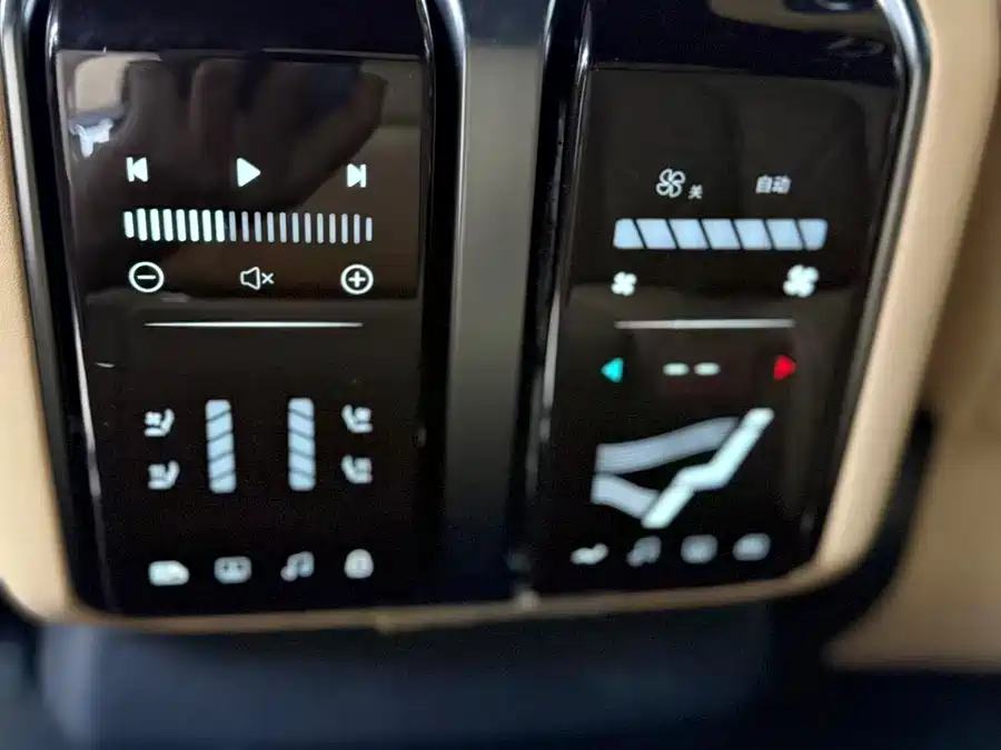 900x675_0_q87_c42_autohomecar__ChxpVWlCd7-AQxEjAAUkvnwk50c556.jpg.webp Used BYD Leopard 8 2025 Zhiyong flagship version 7 seats