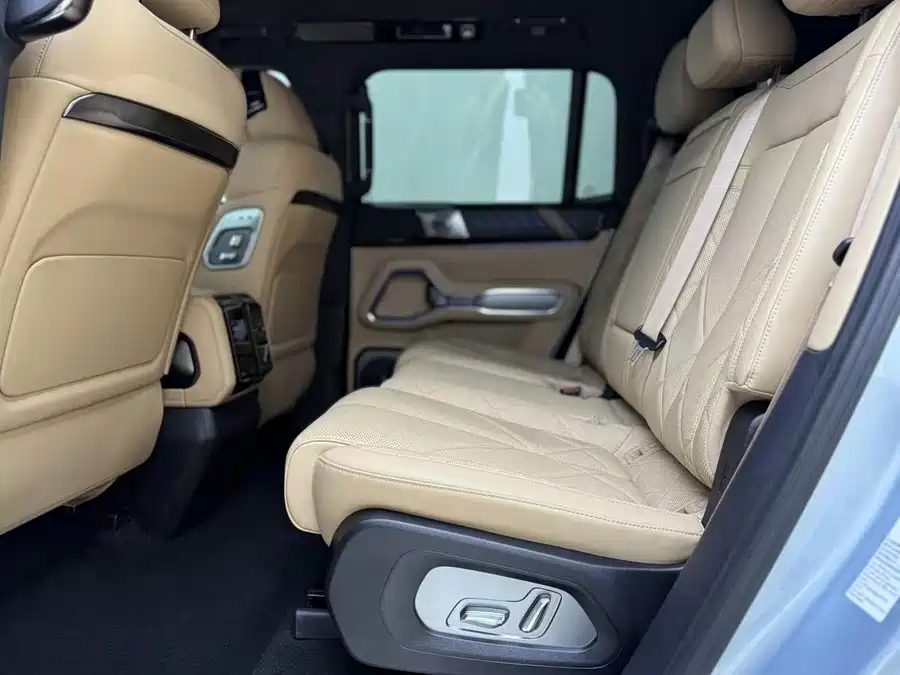 900x675_0_q87_c42_autohomecar__ChxpVWlCd7mAZCx1AAOxQVDsepY823.jpg.webp Used BYD Leopard 8 2025 Zhiyong flagship version 7 seats