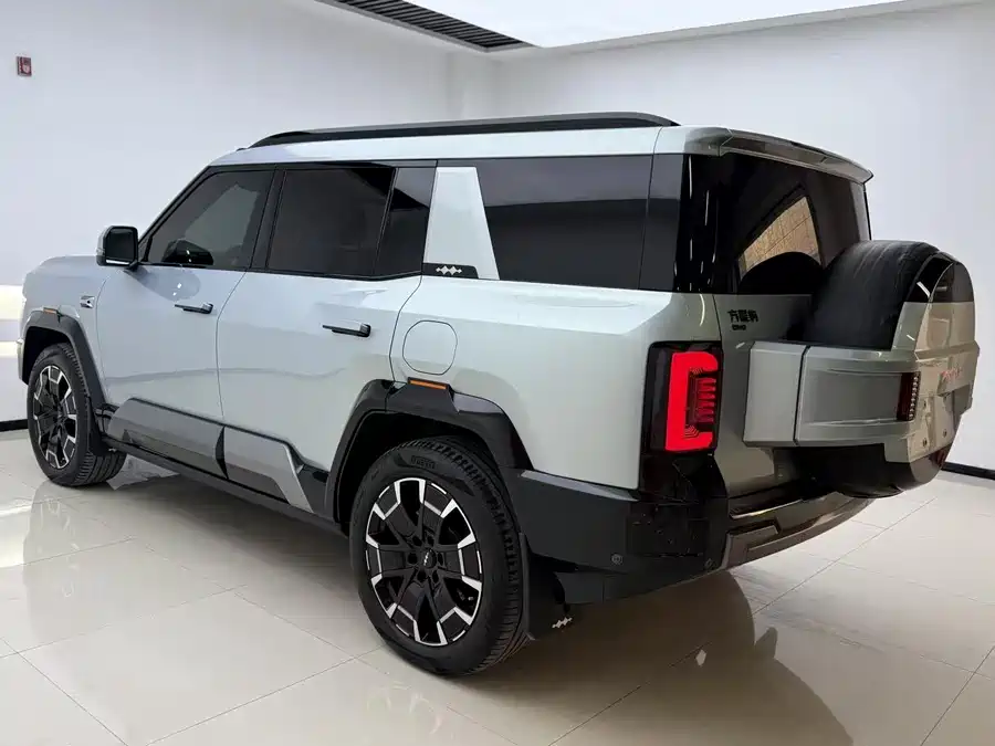 900x675_0_q87_c42_autohomecar__ChxpVWlCd8OAV0AEAANog21lsDM436.jpg.webp Used BYD Leopard 8 2025 Zhiyong flagship version 7 seats