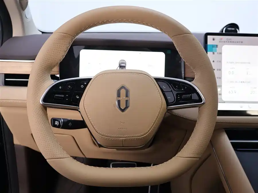 900x675_0_q87_c42_autohomecar__ChxpVWlDYNeAF-_OAAFw5lC6J8w230.jpg.webp Used HUAWEI AITO M7 2024 1.5T Smart Driving Rear Drive Pro Version 5 Seats