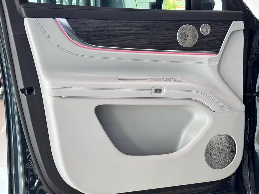 Used AITO M9 2024 extended range Ultra version 42kWh 6-seater version