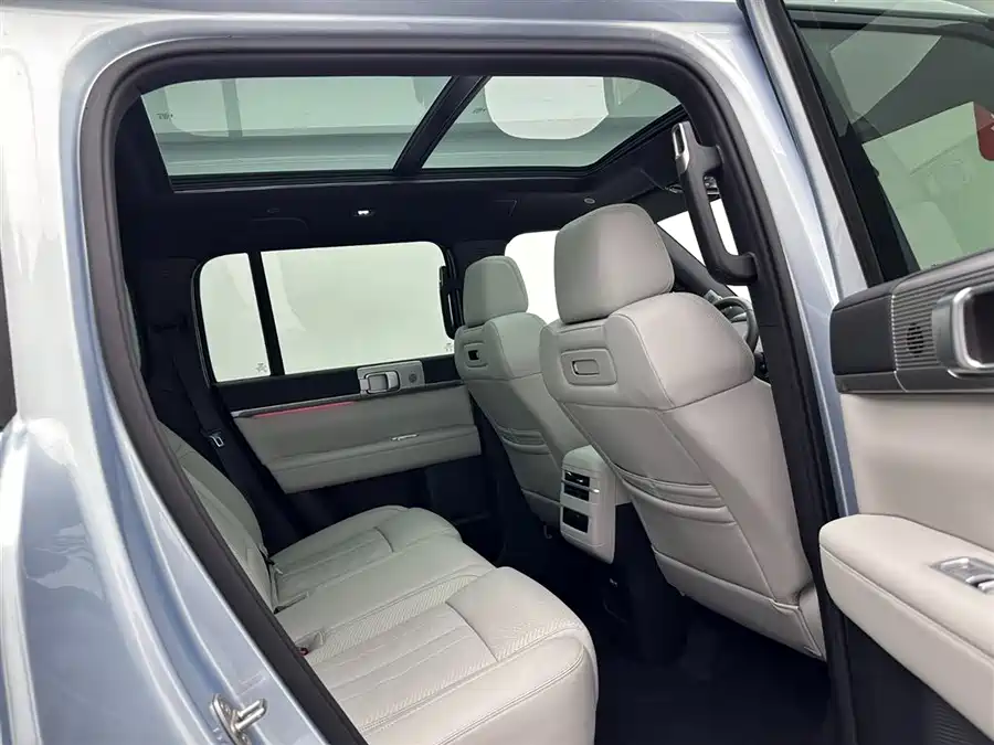 900x675_0_q87_c42_autohomecar__ChxpVWlDr1GAHg1NAAGgTqQFoSs372.jpg.webp Used BYD Leopard Titanium 7 2025 model 135KM two-wheel drive Pro version