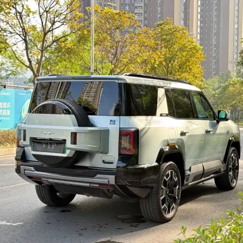 900x675_0_q87_c42_autohomecar__ChxpVWlE-c-ALZ7QAA78wVKD-2Q261.jpg.webp Used BYD Leopard 8 2025 Zhiyong flagship version 6 seats