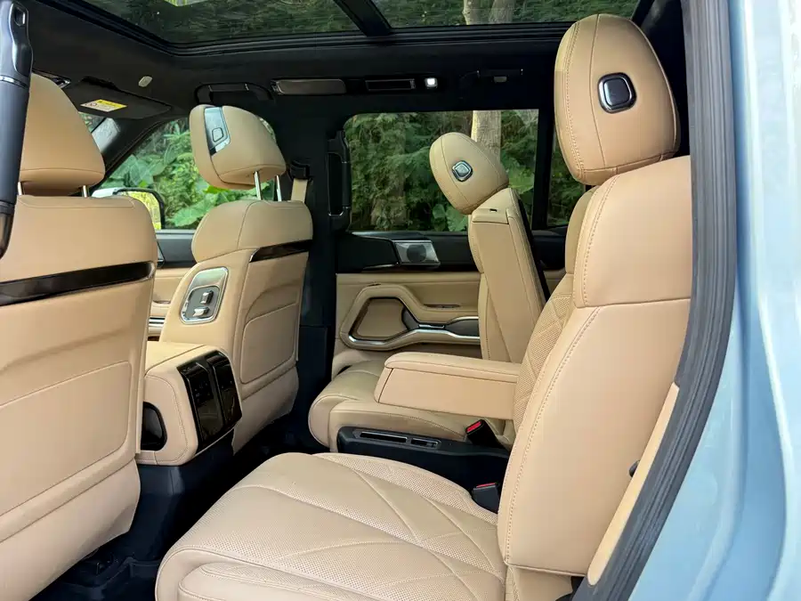 900x675_0_q87_c42_autohomecar__ChxpVWlE-cqAGbfxAAfEqlvDJXE497.jpg.webp Used BYD Leopard 8 2025 Zhiyong flagship version 6 seats