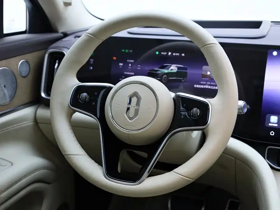 900x675_0_q87_c42_autohomecar__ChxpVWlEyo2AErs1AAFKEaE6XFw338.jpg.webp Used AITO M9 2024 extended range Ultra version 52kWh 5-seater version