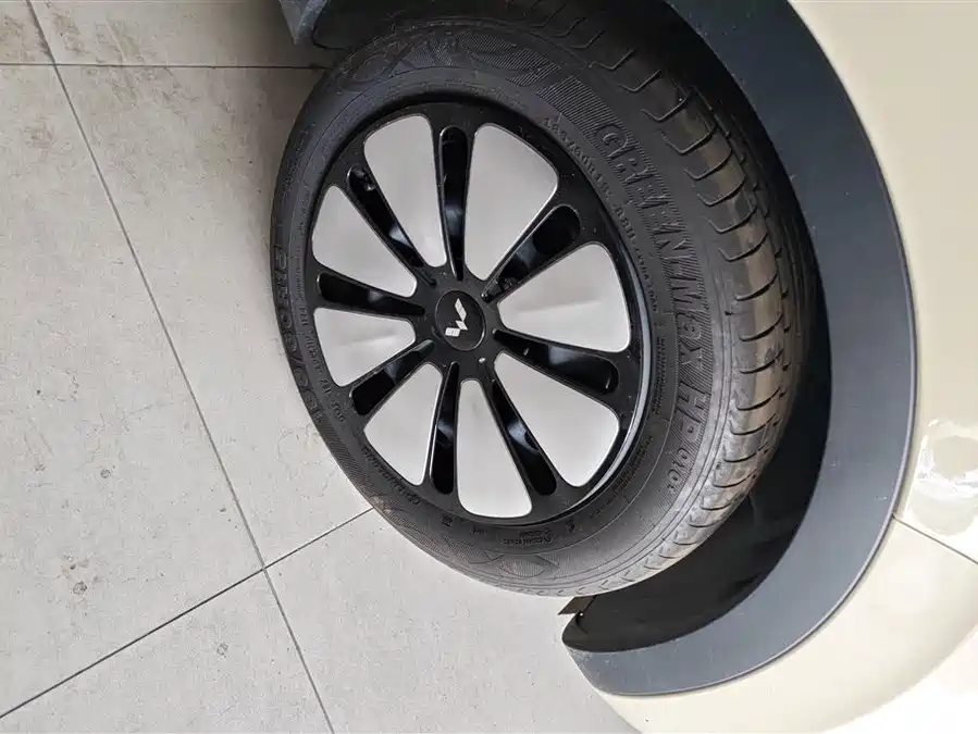 900x675_0_q87_c42_autohomecar__ChxpVWlGFOmATBMiAAGpeskR20U304.jpg.webp Used Wuling Bingo 2025 model 410km Lingxi exclusive model