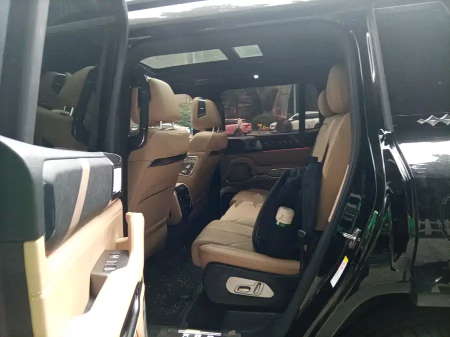 900x675_0_q87_c42_autohomecar__ChxpVWlHYxKAMgALAAcgaTdssTY172.jpg.webp Used BYD Leopard 8 2025 Zhiyong flagship version 7 seats