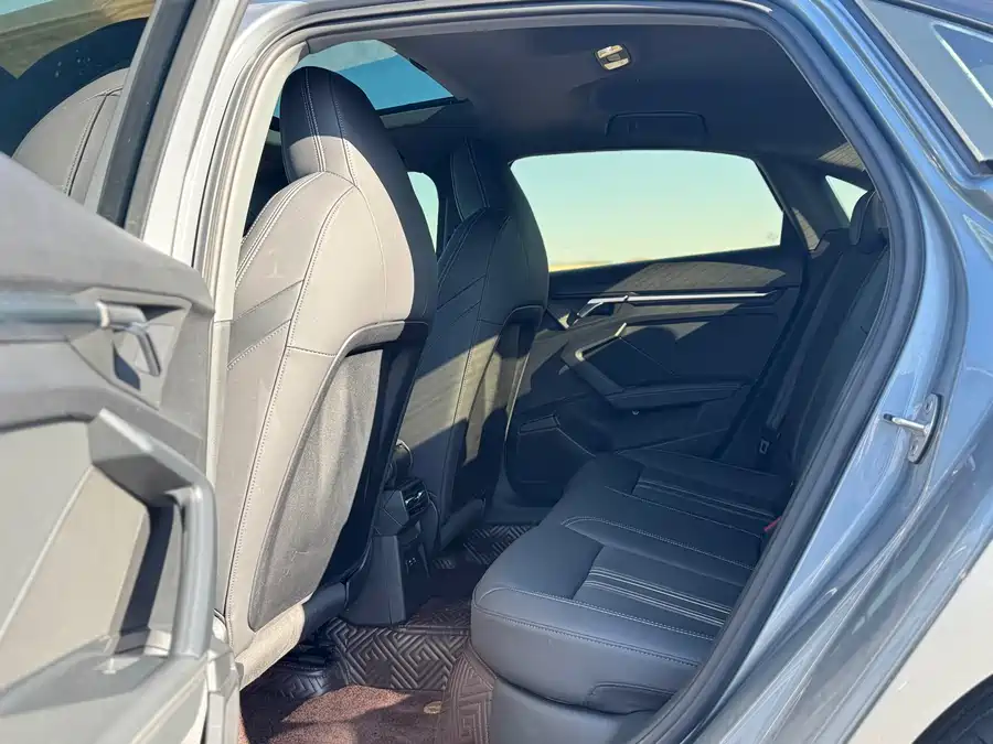 900x675_0_q87_c42_autohomecar__ChxpVWlHkNaAQjGvAAhZpPop0IA230.jpg.webp Used Audi A3 2022 A3L Limousine 35 TFSI Fashionable and Sporty