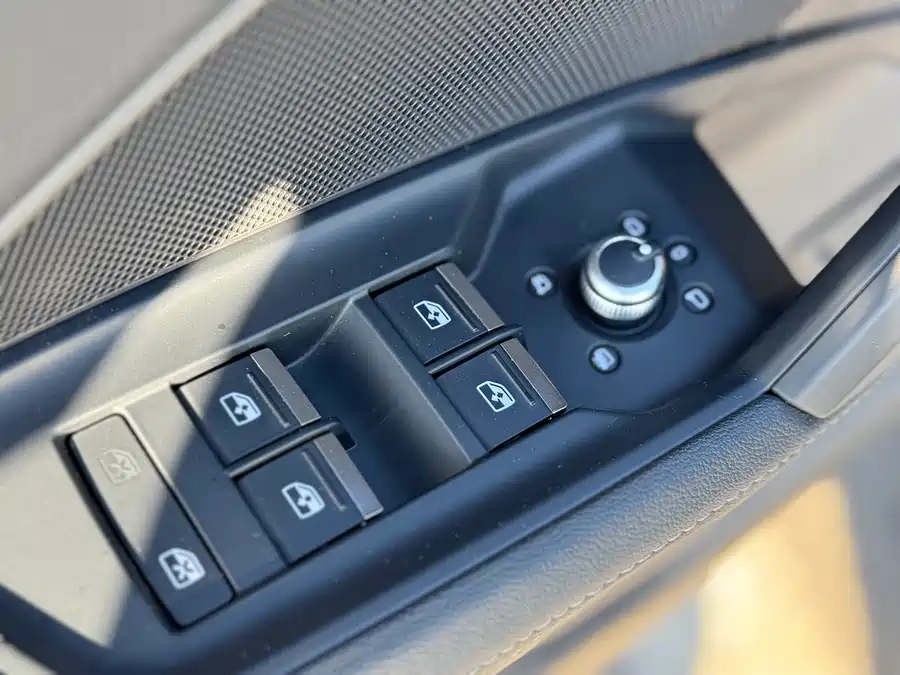 900x675_0_q87_c42_autohomecar__ChxpVWlHkNiAAB9iAAbe_zm8-lI958.jpg.webp Used Audi A3 2022 A3L Limousine 35 TFSI Fashionable and Sporty