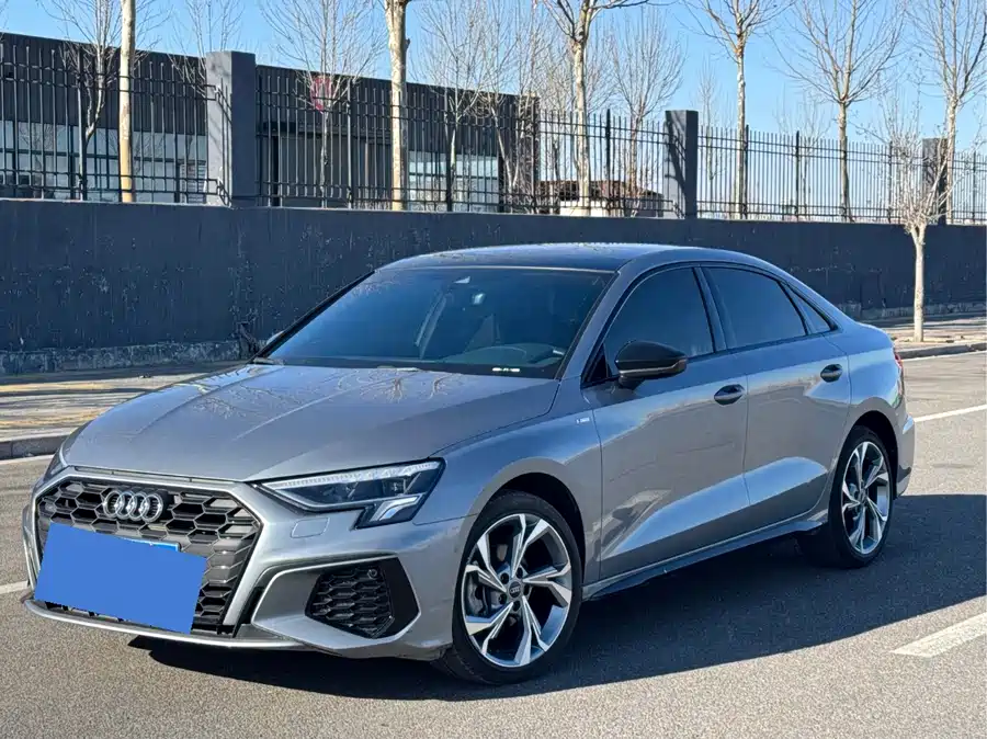 900x675_0_q87_c42_autohomecar__ChxpVWlHkNmAR4ajAAczZn6rMkg478.jpg.webp Used Audi A3 2022 A3L Limousine 35 TFSI Fashionable and Sporty