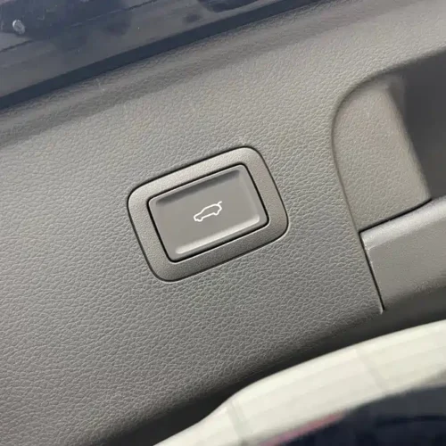 900x675_0_q87_c42_autohomecar__ChxpVWlHu36ATYPlAAvFLPh6Ts0486.jpg.webp Used Hongqi HS3 PHEV 2024 115km Jinwei Edition