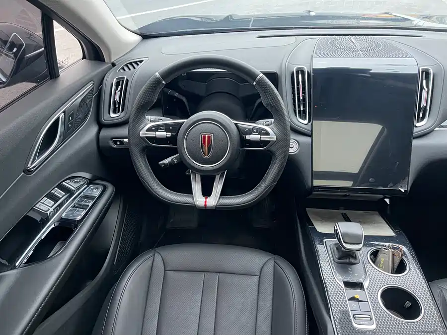 900x675_0_q87_c42_autohomecar__ChxpVWlHu3eAah8YAAsddFziLxY086.jpg.webp Used Hongqi HS3 PHEV 2024 115km Jinwei Edition