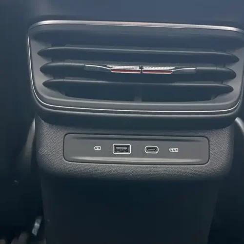 900x675_0_q87_c42_autohomecar__ChxpVWlHu3mAUESVAAdbGLGCC-E237.jpg.webp Used Hongqi HS3 PHEV 2024 115km Jinwei Edition