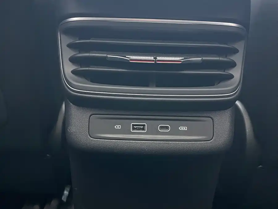 900x675_0_q87_c42_autohomecar__ChxpVWlHu3mAUESVAAdbGLGCC-E237.jpg.webp Used Hongqi HS3 PHEV 2024 115km Jinwei Edition