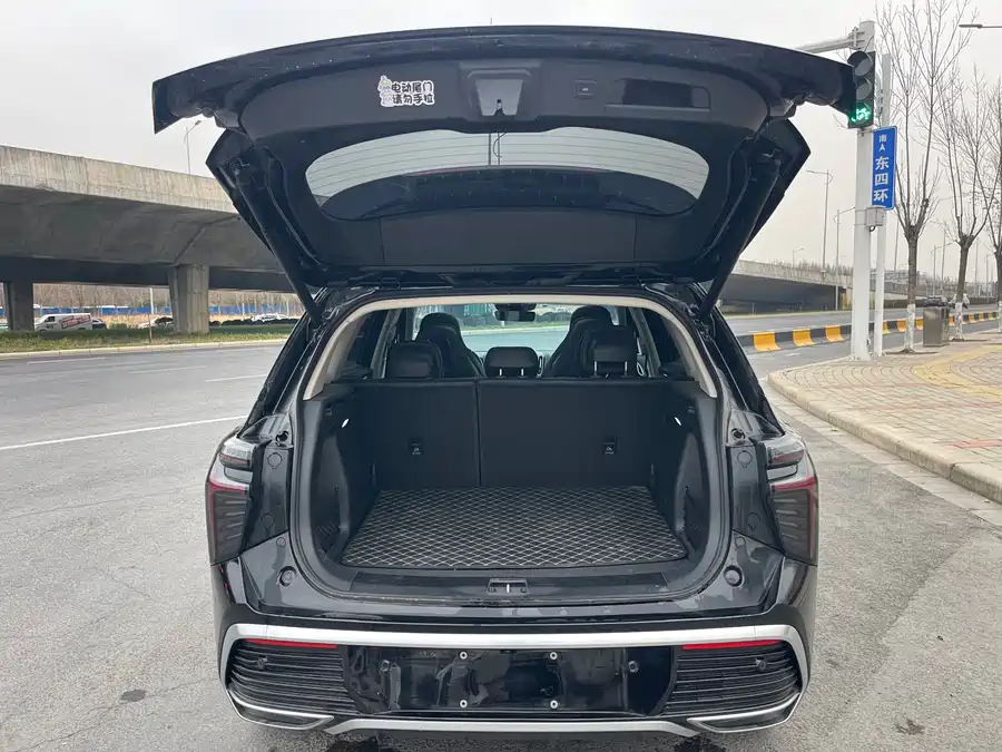 900x675_0_q87_c42_autohomecar__ChxpVWlHu3yAFTjGAApmZDAjpyk897.jpg.webp Used Hongqi HS3 PHEV 2024 115km Jinwei Edition