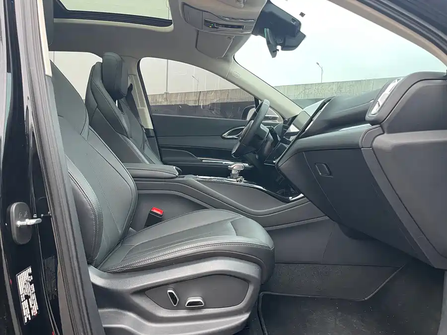 900x675_0_q87_c42_autohomecar__ChxpVWlHu4CAPnuQAAlxH6_0a88770.jpg.webp Used Hongqi HS3 PHEV 2024 115km Jinwei Edition