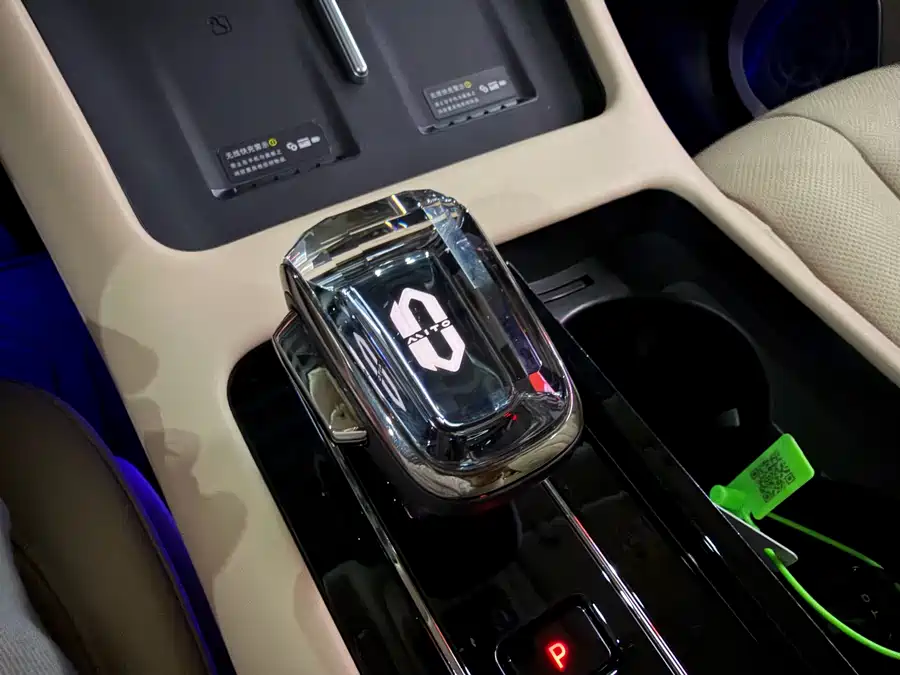 900x675_0_q87_c42_autohomecar__ChxpVWlJFhaAUNpcAAgHd6nnV-0819.jpg.webp Used HUAWEI AITO M7 2024 1.5T Smart Driving Rear Drive Pro Version 6 Seats