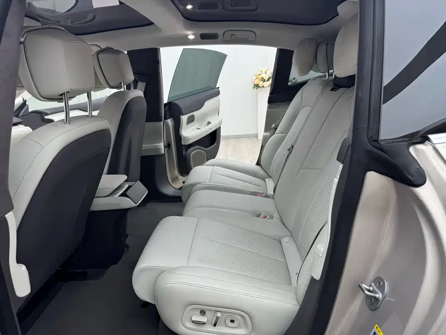 900x675_0_q87_c42_autohomecar__ChxpVWlJGPeAfKT_AAZIqU5AFDI414.jpg.webp Used NIO ET7 2024 75kWh Executive Edition