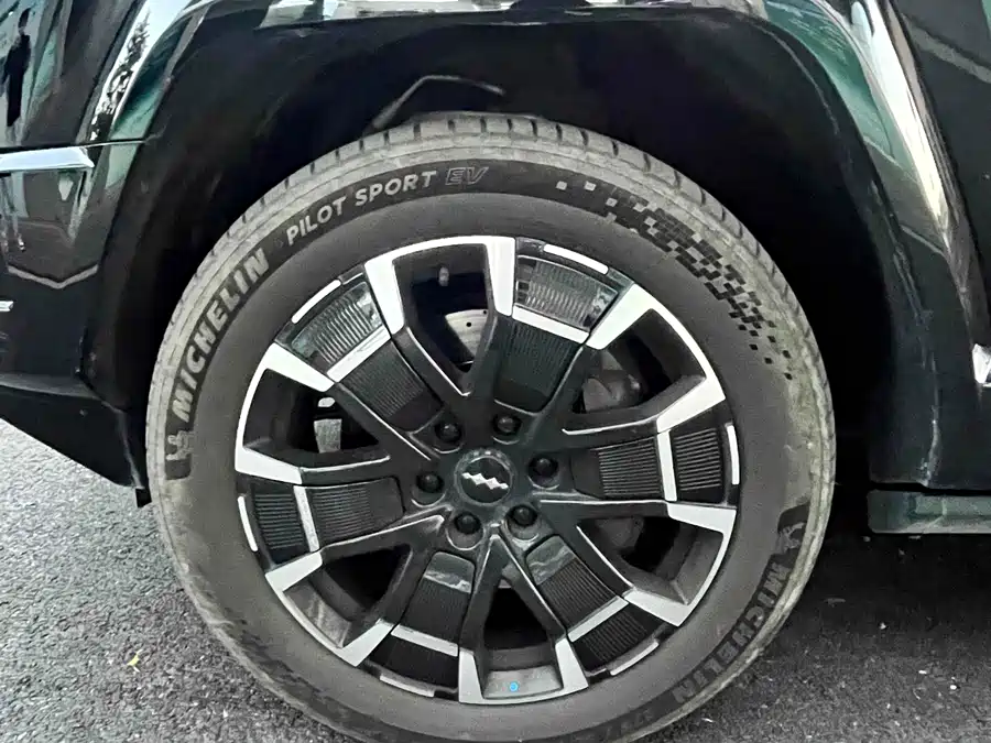 900x675_0_q87_c42_autohomecar__ChxpVWlJH0iAAqL3AAiXthz7eHw403.jpg.webp Used BYD Leopard 8 2025 Zhiyong flagship version 7 seats