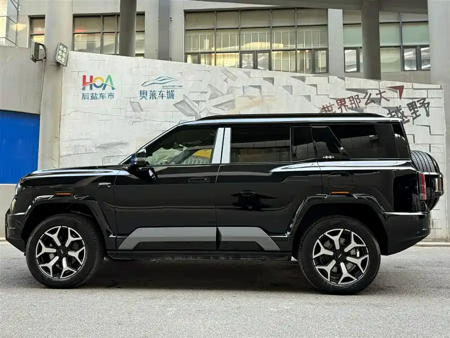 900x675_0_q87_c42_autohomecar__ChxpVWlKAMqAbHwUAAKUJ4lmYJE516.jpg.webp Used BYD Leopard 8 2025 Zhiyong flagship version 7 seats