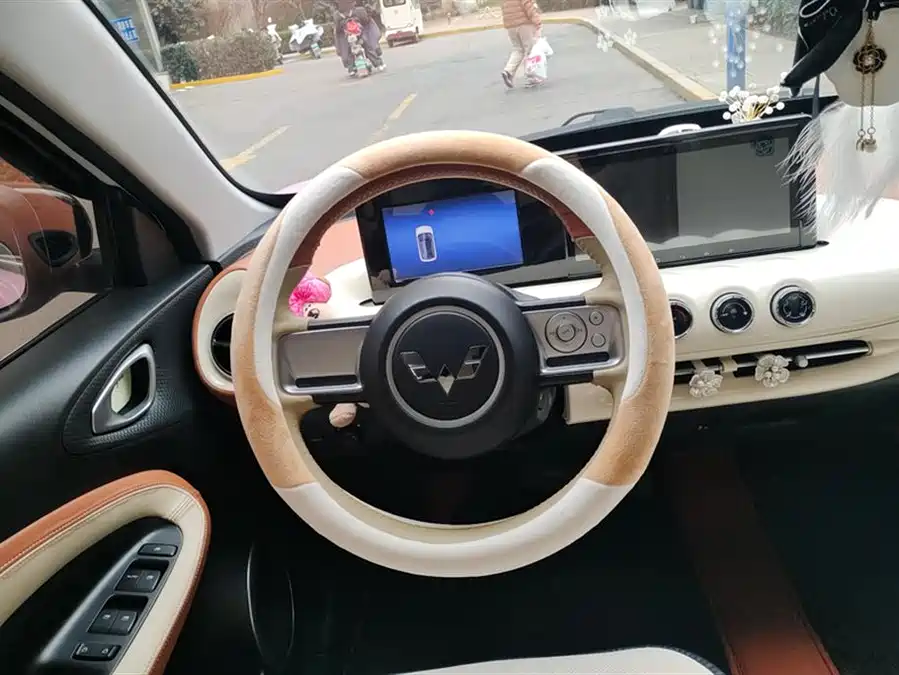 900x675_0_q87_c42_autohomecar__ChxpVWlKIzSADyLuAAG9SBTpr5c583.jpg.webp Used Wuling Bingo 2024 model 203km light model