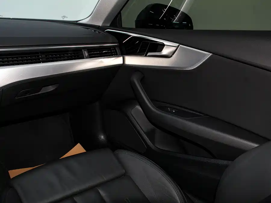 900x675_0_q87_c42_autohomecar__ChxpVWlMykaAYH8nAAYbKCUy-fM333.jpg.webp Used Audi A5 (Imported) 2023 Sportback 40 TFSI Fashionable and Dynamic