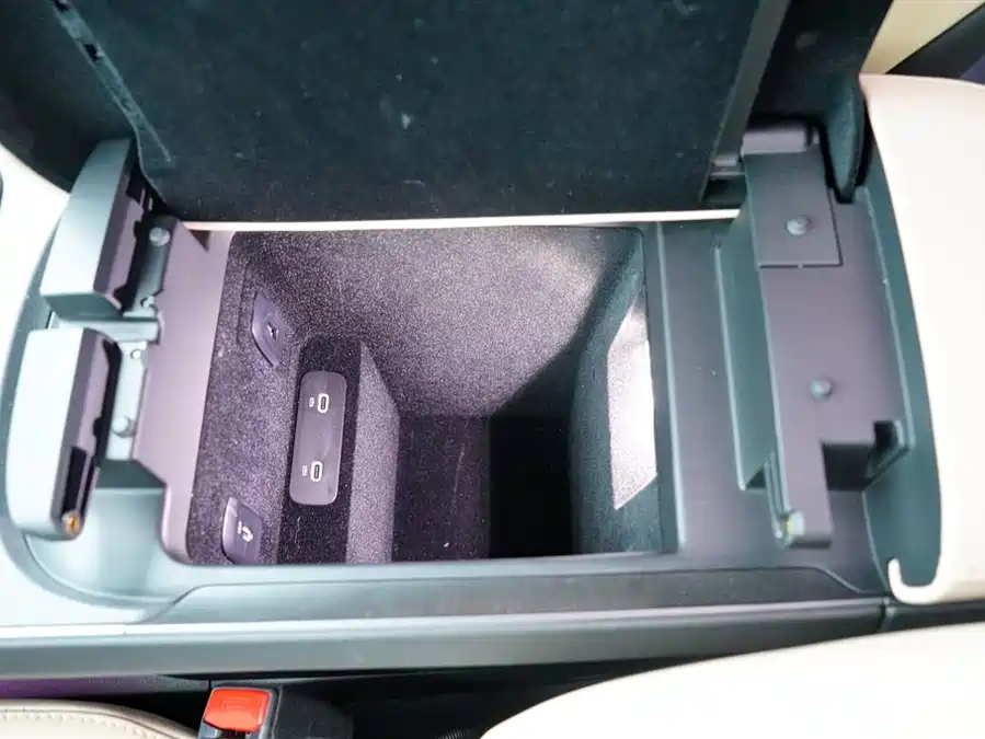 900x675_0_q87_c42_autohomecar__ChxpVWlOPmeAfT6kAAFxUIIrYLo361.jpg.webp Used NIO ET5T 2023 75kWh Touring