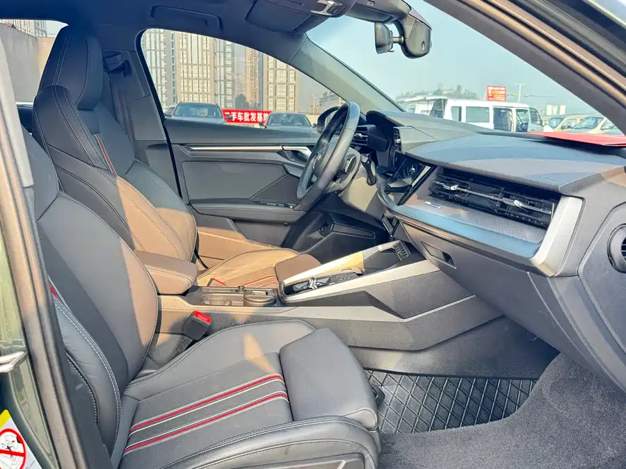 900x675_0_q87_c42_autohomecar__ChxpVWlQnJuAW_j5AAwpMXCD8SQ903.jpg.webp Used Audi A3 2022 Sportback 35 TFSI stylish and sporty