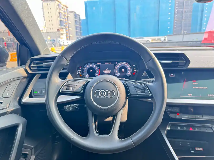 900x675_0_q87_c42_autohomecar__ChxpVWlQnKCAKIzOAAi66QwqpLs094.jpg.webp Used Audi A3 2022 Sportback 35 TFSI stylish and sporty