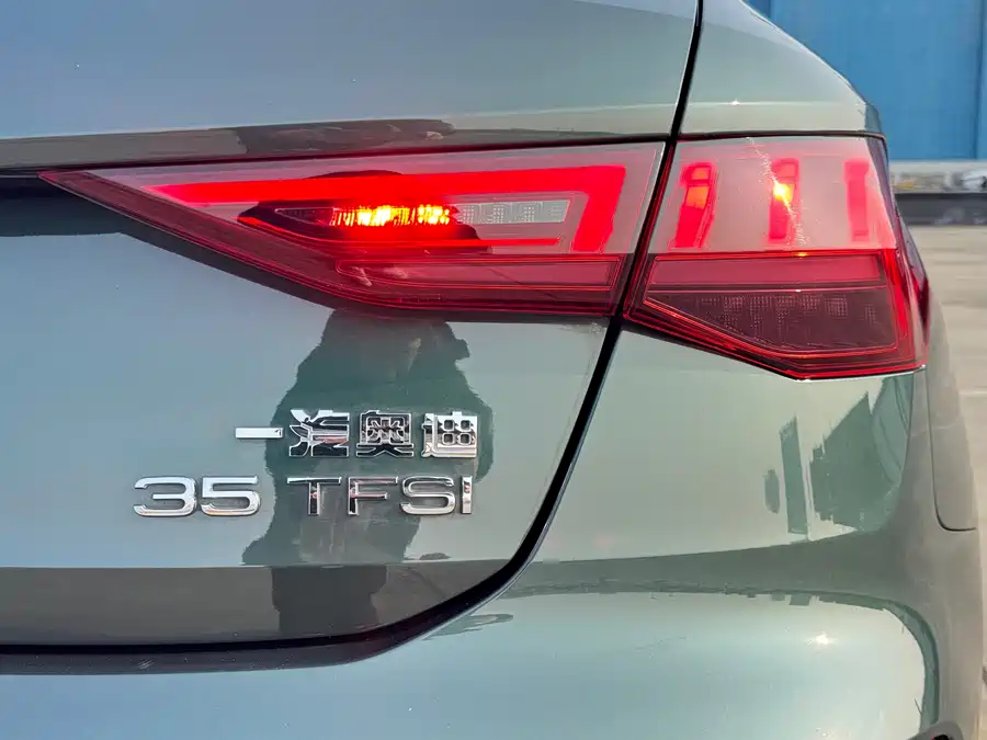 900x675_0_q87_c42_autohomecar__ChxpVWlQnKiAKkfPAAe55SvPvKU936.jpg.webp Used Audi A3 2022 Sportback 35 TFSI stylish and sporty