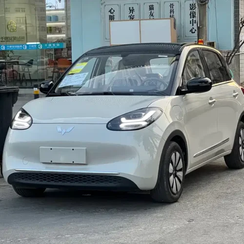 900x675_0_q87_c42_autohomecar__ChxpVmiqc_aAZEDRAAuYmI8II_8968.jpg.webp Used Wuling Bingo 2025 model 333km Yuexiang model