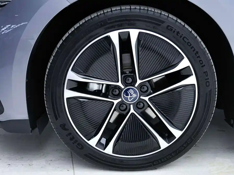 900x675_0_q87_c42_autohomecar__ChxpVmj6AwCAOr7OAAKlq8KKR0E430.jpg.webp Used BYD Han 2023 EV Champion Edition 605KM front-wheel drive premium model