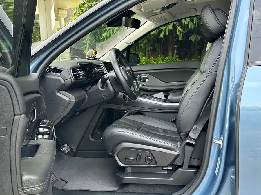 900x675_0_q87_c42_autohomecar__ChxpVmjbWt6AQoctAAqM8T4W1NE795.jpg.webp Used NIO ES8 2018 model 355KM base version six-seater version