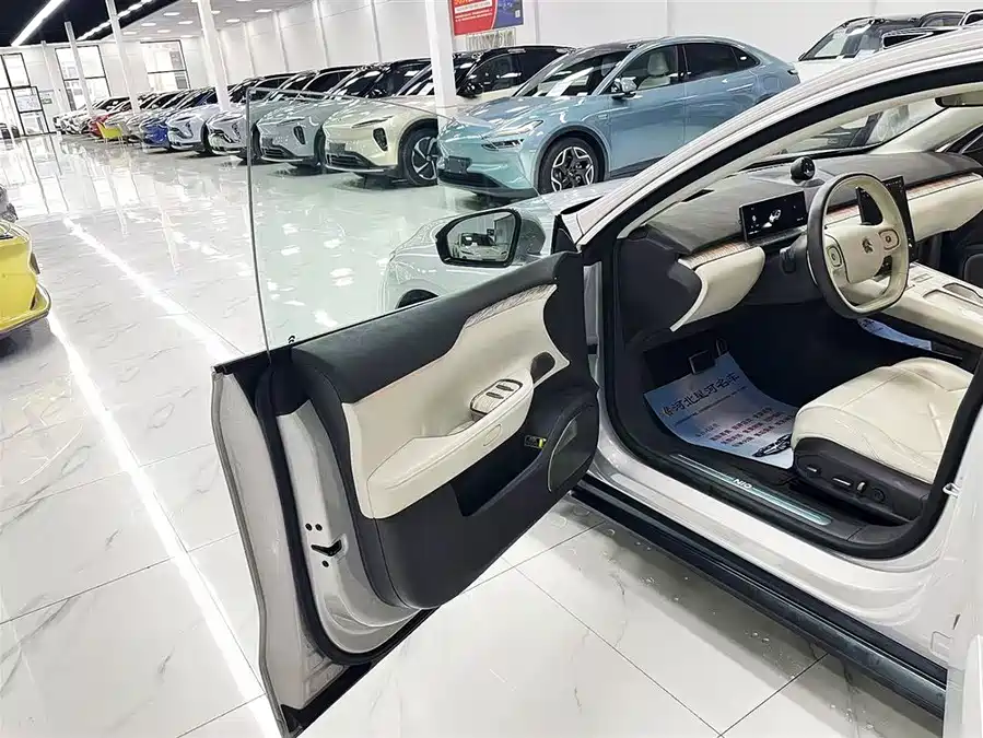 900x675_0_q87_c42_autohomecar__ChxpVmjpwDiAZp8HAAKV_LlOxzA210.jpg.webp Used NIO ET7 2022 model 100kWh first edition