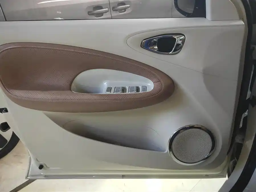 900x675_0_q87_c42_autohomecar__ChxpVmk-pZ-Ae0ZkAAE0tc869YA734.jpg.webp Used Wuling Bingo 2025 model 333km Lingxi exclusive model