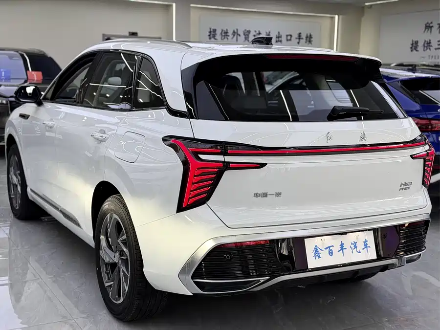 900x675_0_q87_c42_autohomecar__ChxpVmk1Q6KAa7YGAAeheqprLvI230.jpg.webp Used Hongqi HS3 PHEV 2025 117km Jinwei Edition