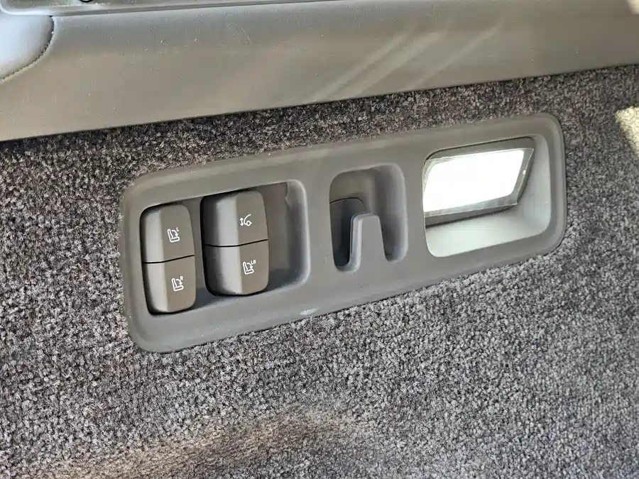 900x675_0_q87_c42_autohomecar__ChxpVmk6SmKASBmAAAqDlCNkOSc174.jpg.webp Used AITO M9 2024 extended range Max version 42kWh 5-seater version