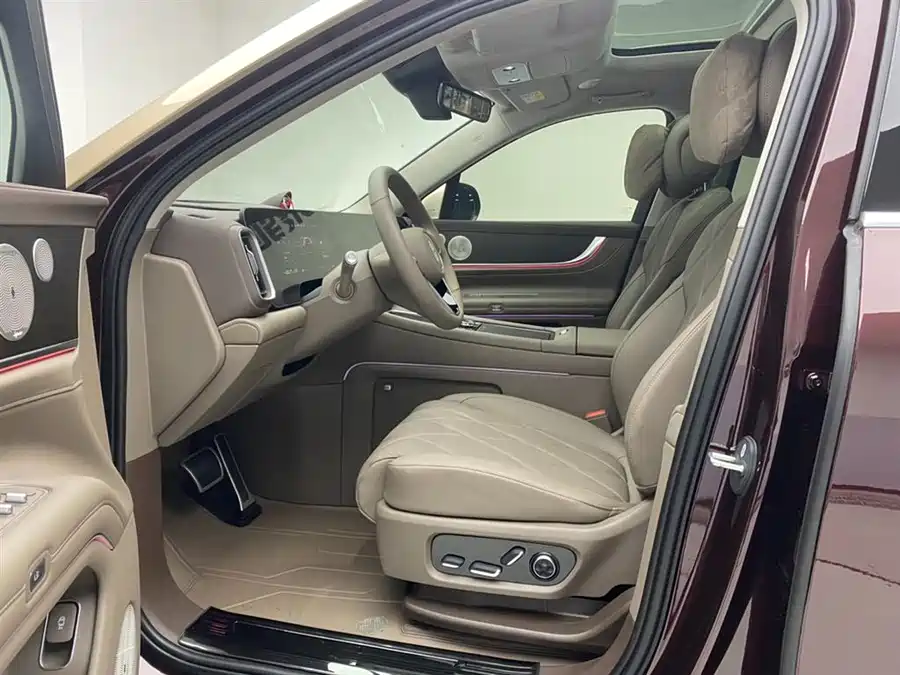 Used AITO M9 2025 extended range Ultra version 52kWh 6-seater version